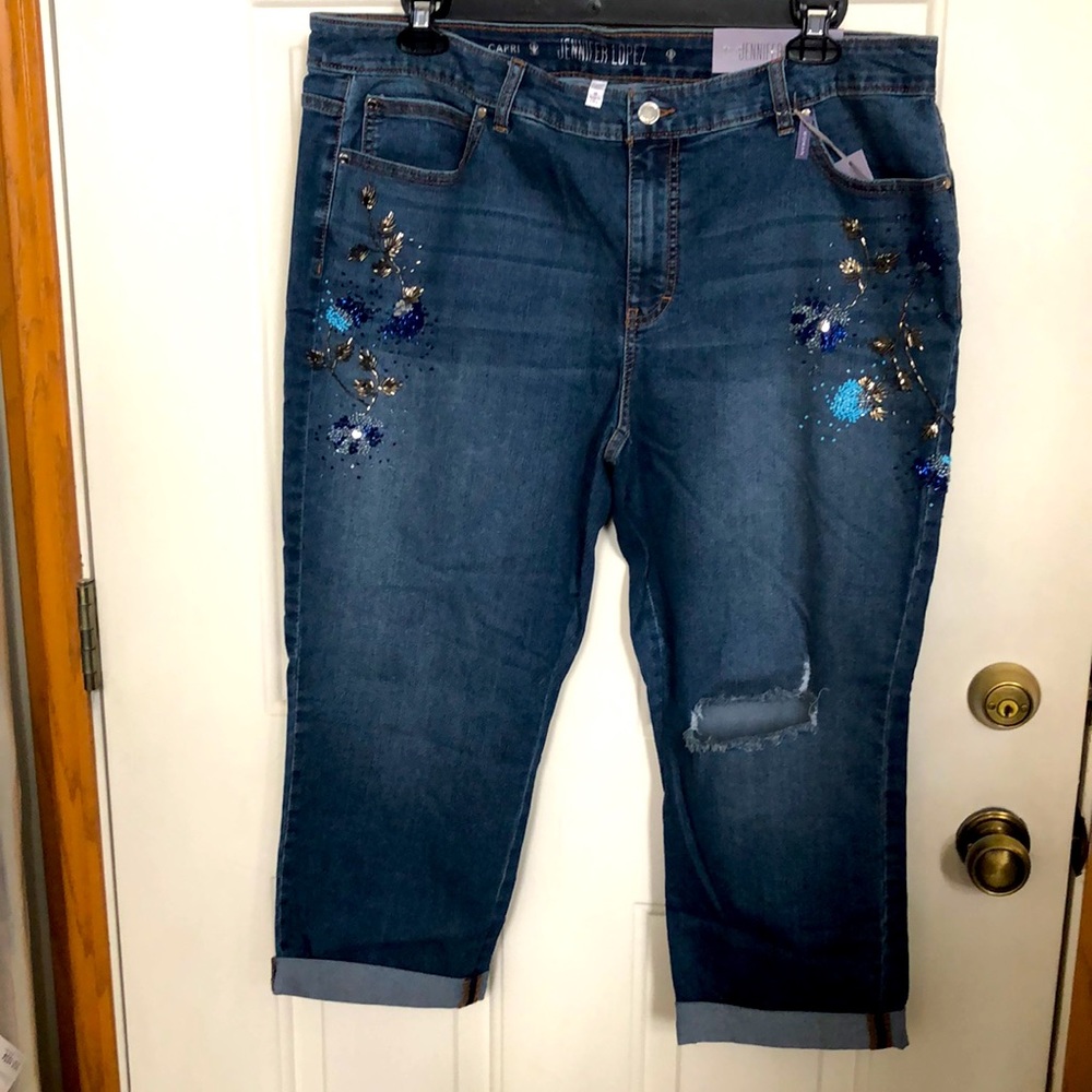 Jennifer Lopez Mid Rise Capri Jeans